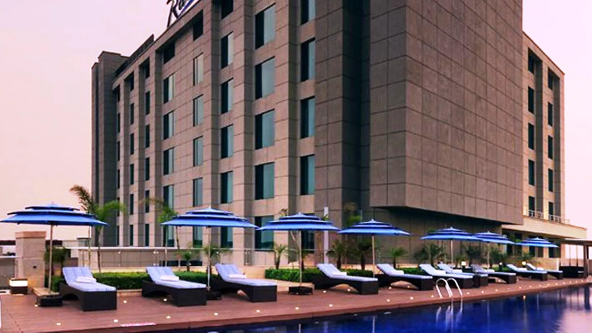 Radisson Blu Hotel New Delhi Paschim Vihar Дели